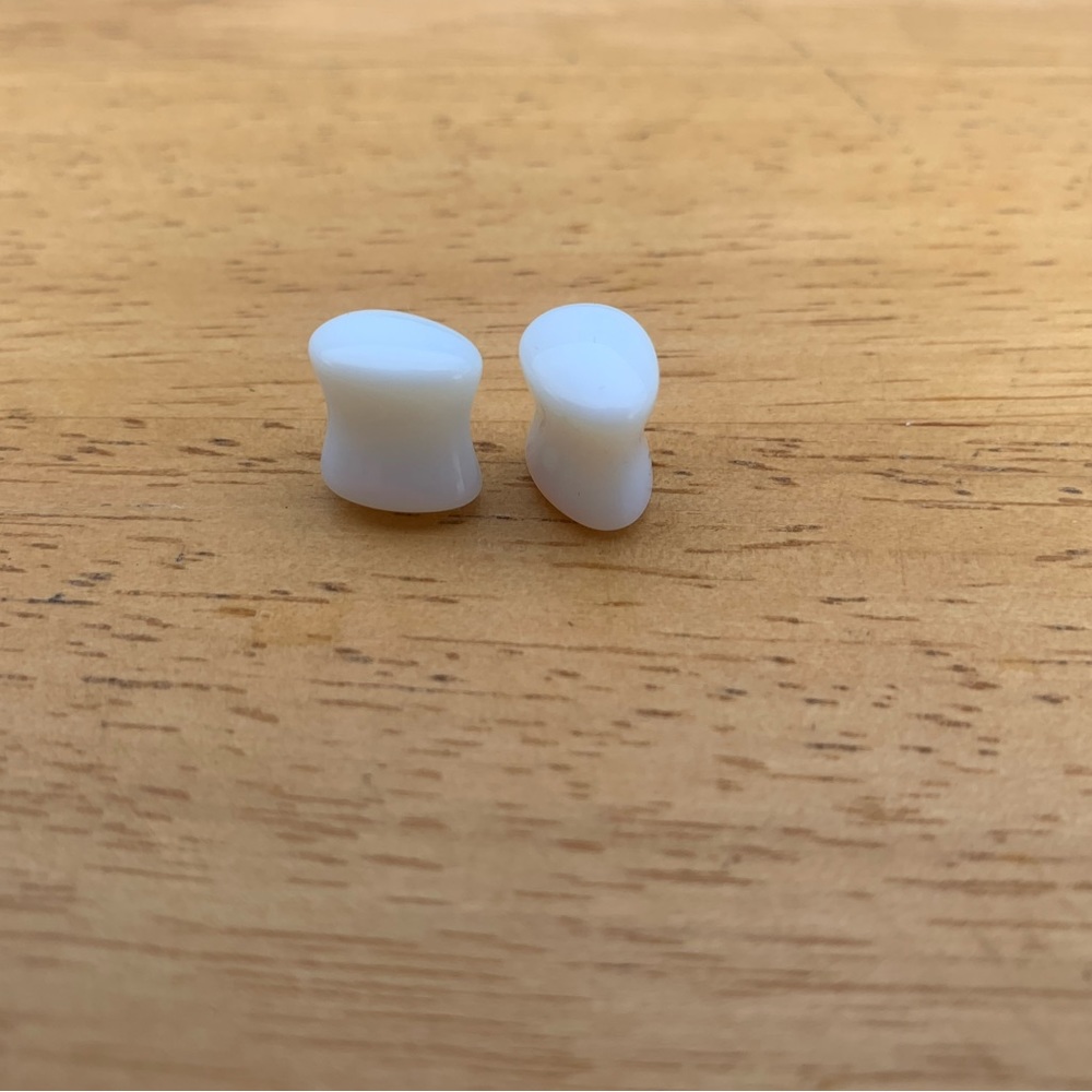 Opalite Moon Stone 0g(8mm) teardrop saddle plugs